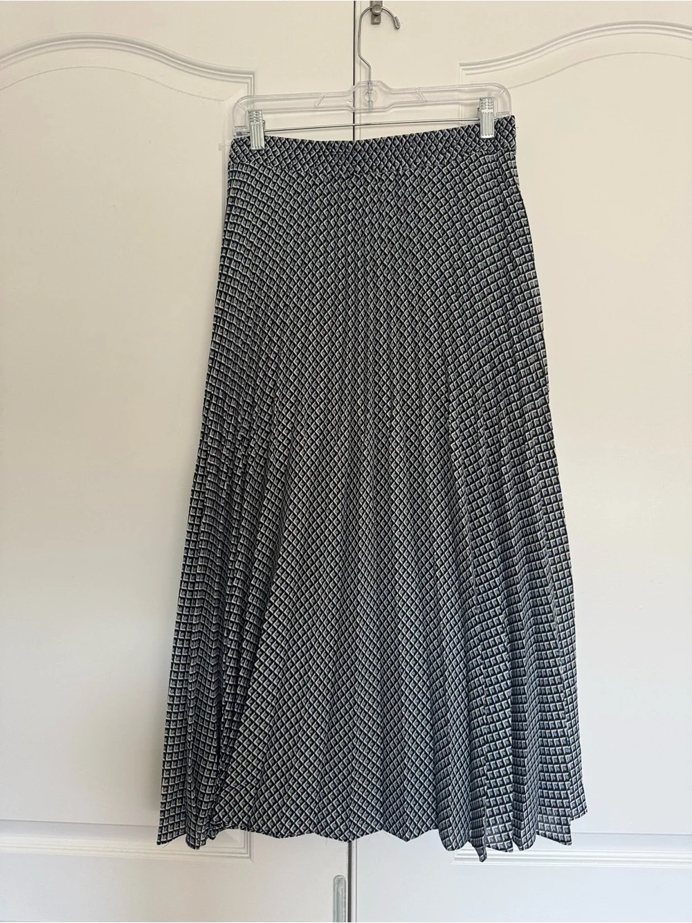 Max Studio Black and White Diamond-Print Pleated Skirt